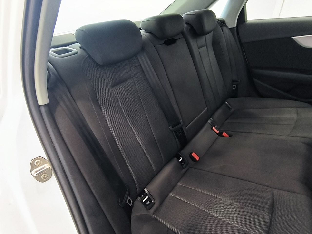 Audi A4 2.0 Tdi 150 Cv Stronic Advance Edition - Foto 2