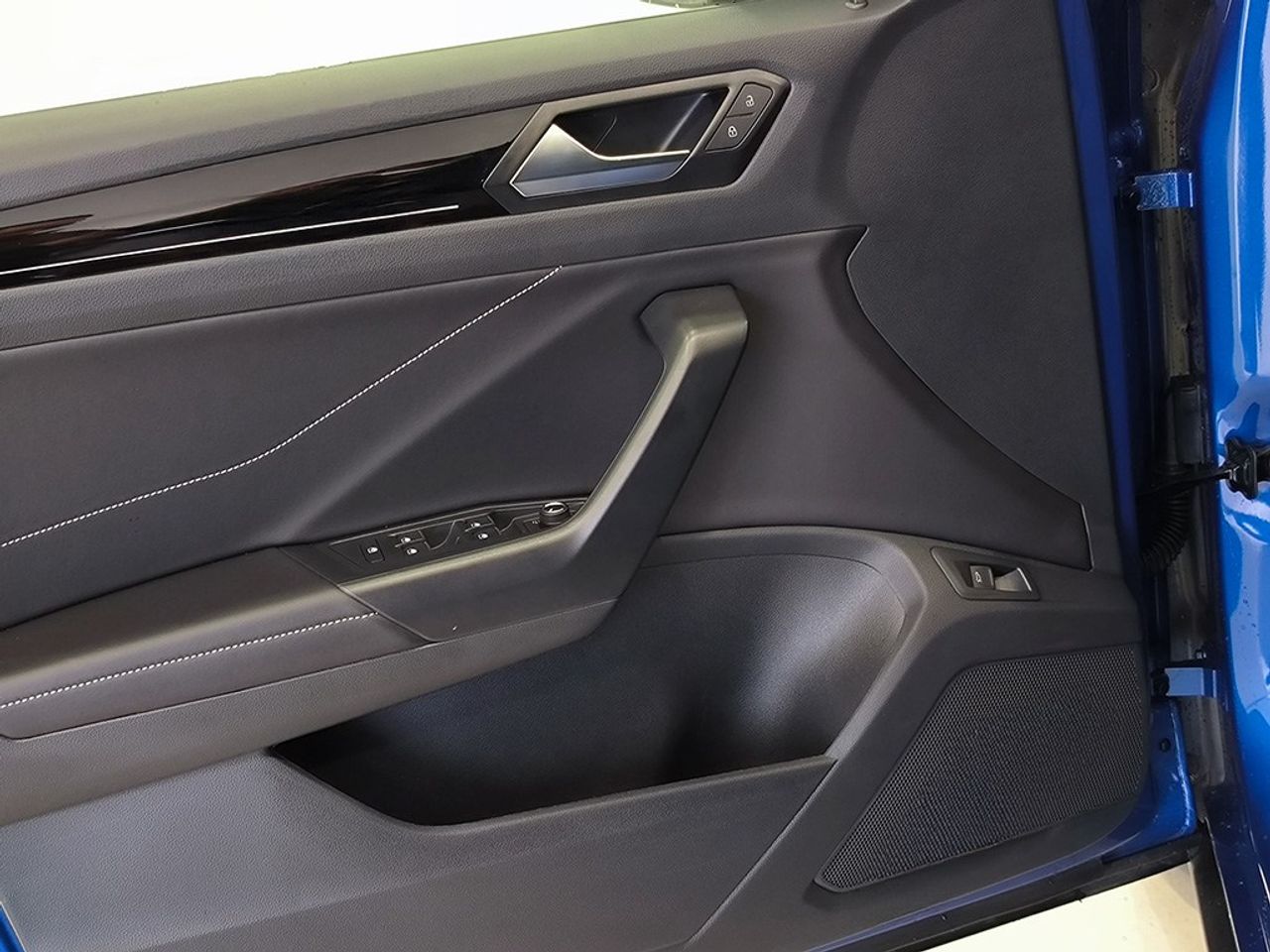 Volkswagen T-roc 2.0 Tdi 150 Cv Dsg Dark Line - Foto 2