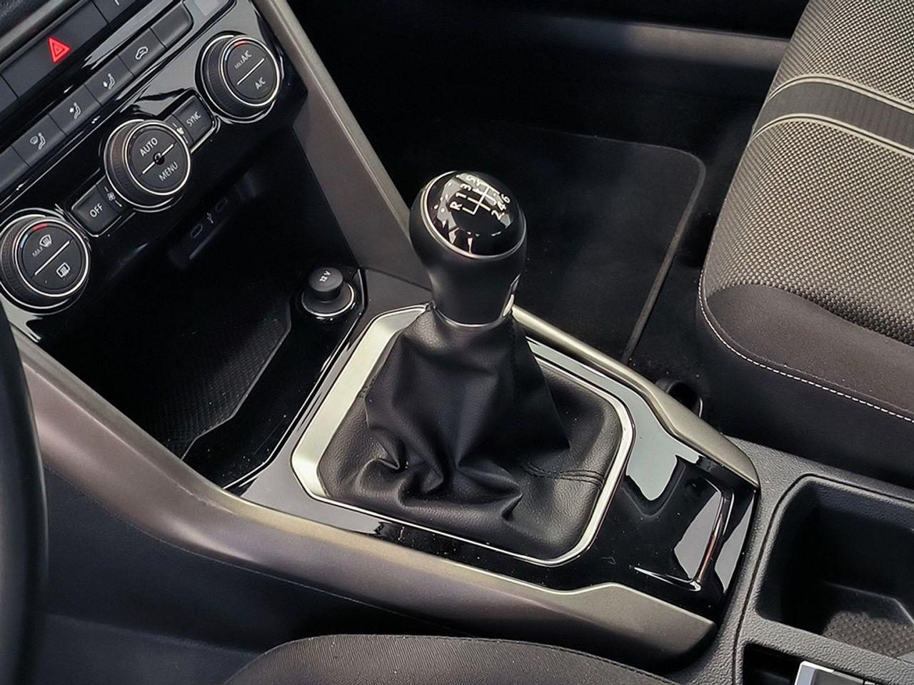 Volkswagen T-roc 1.5 Tsi 150 Cv Advance - Foto 2