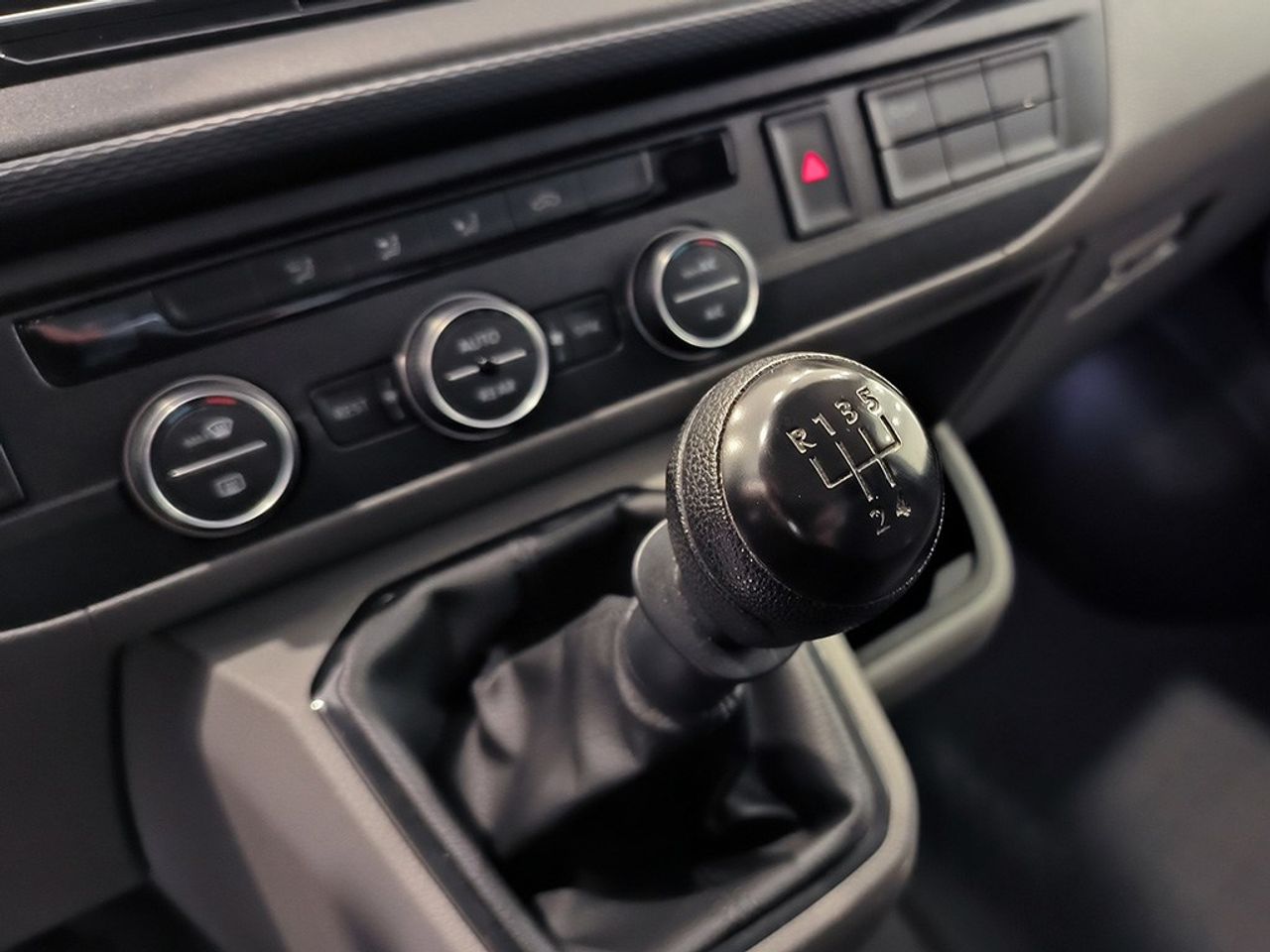 Volkswagen Caravelle 2.0 Tdi 110 Cv - Foto 2