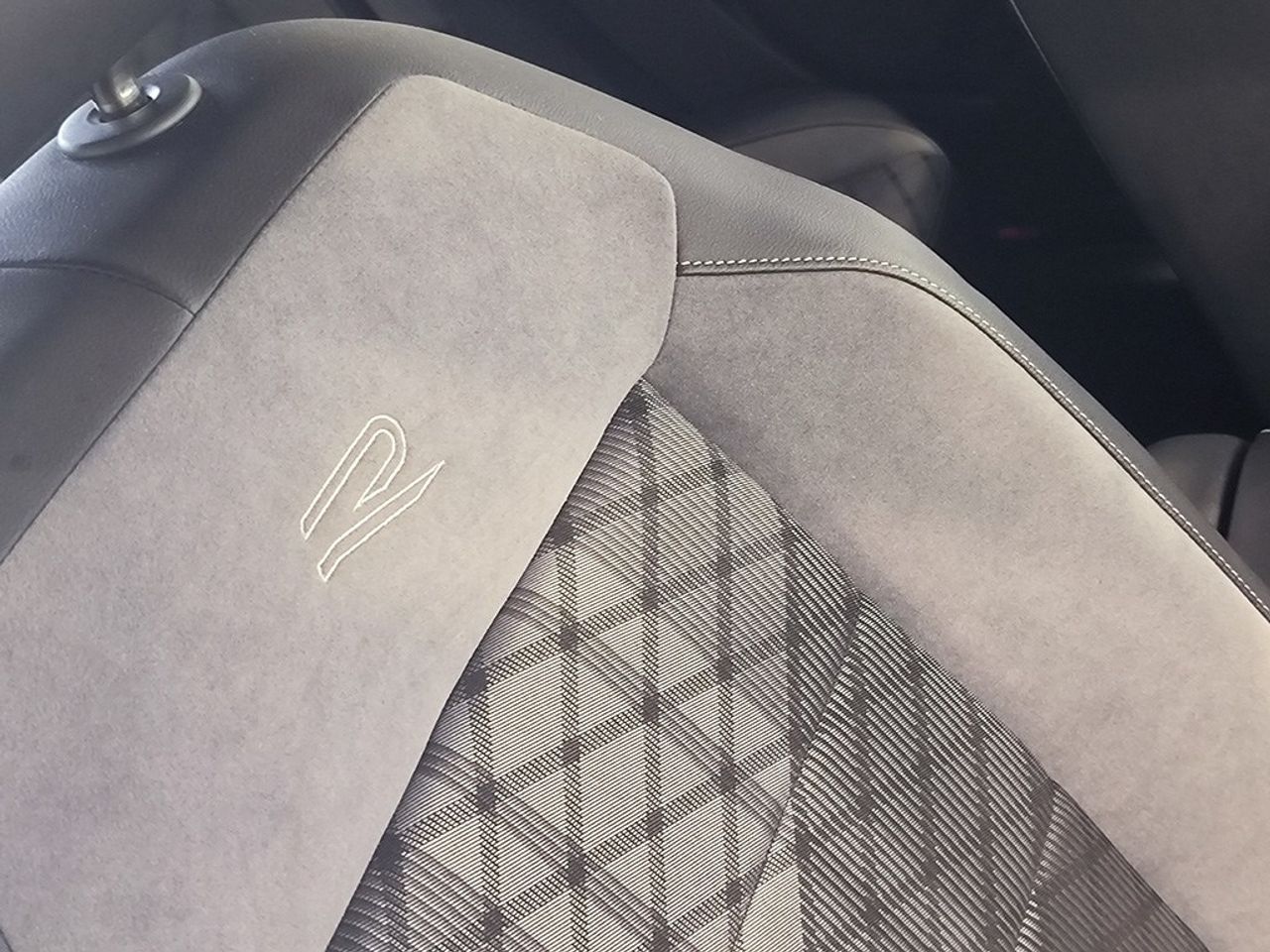 Volkswagen T-roc 2.0 Tdi 150 Cv Dsg - Foto 2