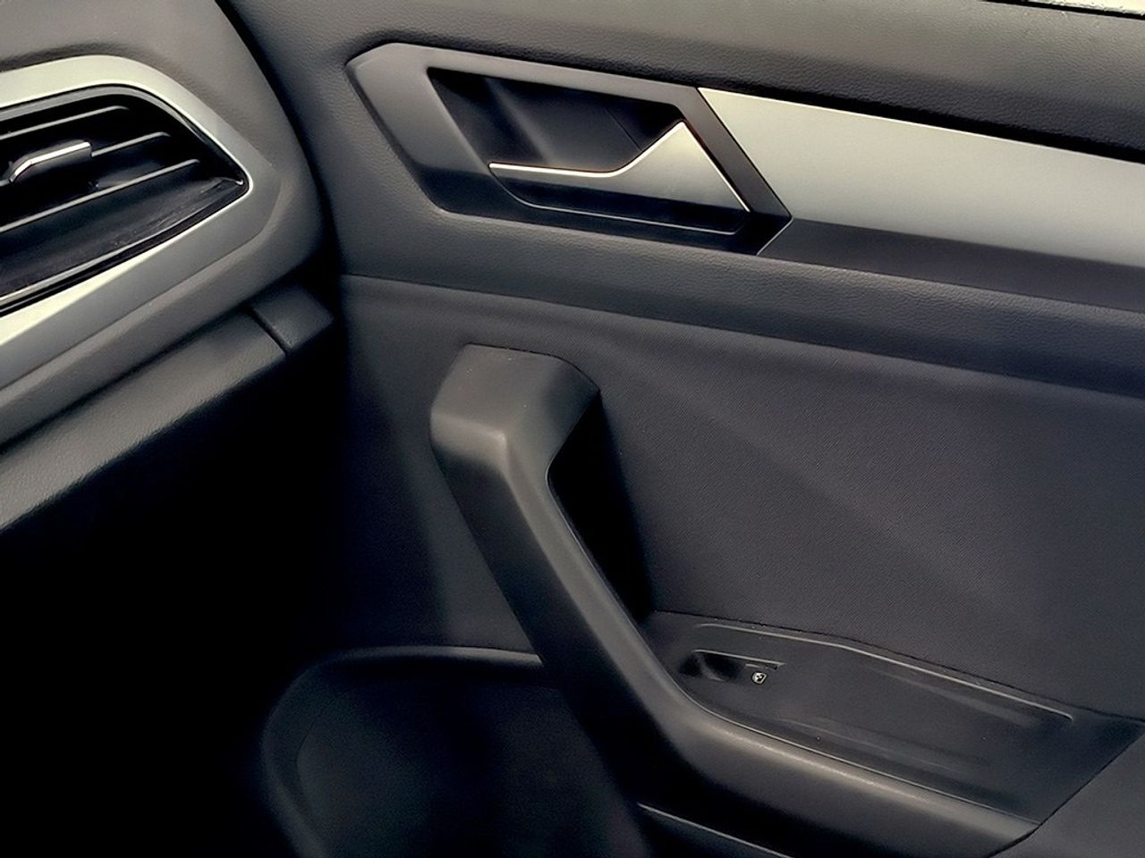 Volkswagen T-roc 2.0 Tdi 150 Cv Dsg Dark - Foto 2