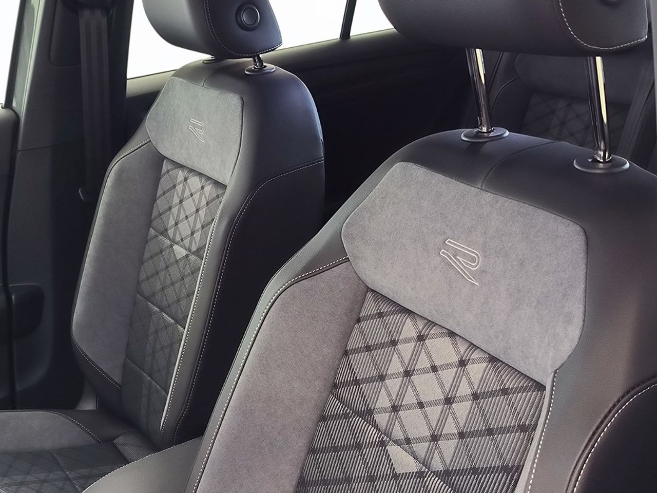 Volkswagen T-roc 1.5 Tsi 150 Cv Dsg Rline - Foto 2