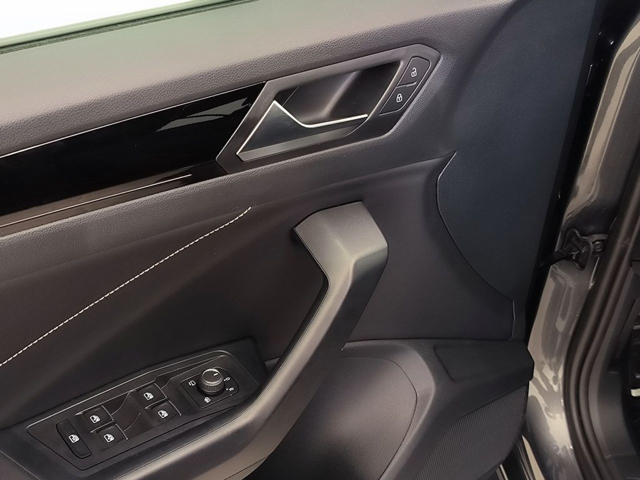 Volkswagen T-roc 1.5 Tsi 150 Cv Dsg Rline - Foto 2