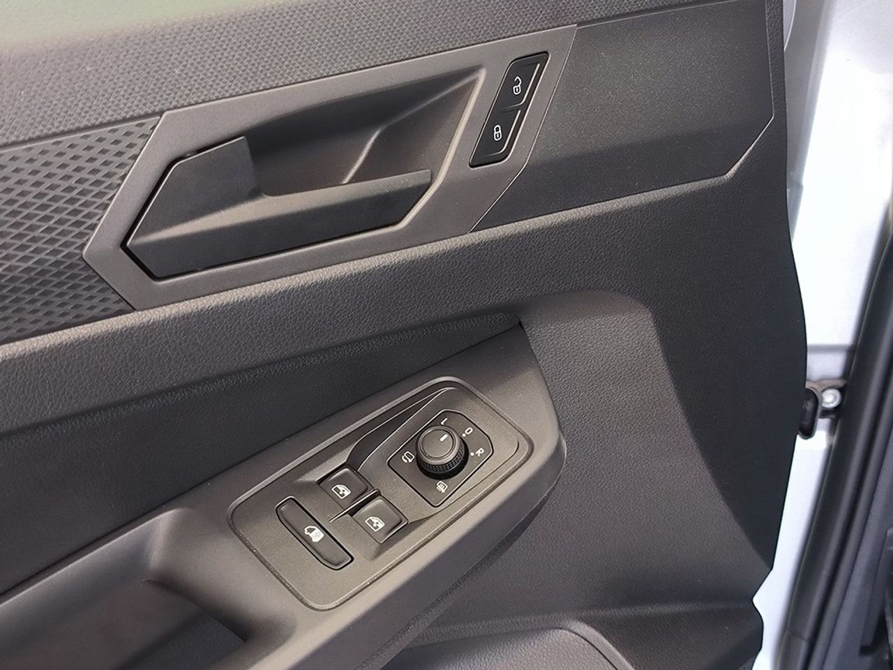 Volkswagen Caddy cargo maxi 2.0 tdi 102 cv *** SEMINUEVO*** - Foto 2