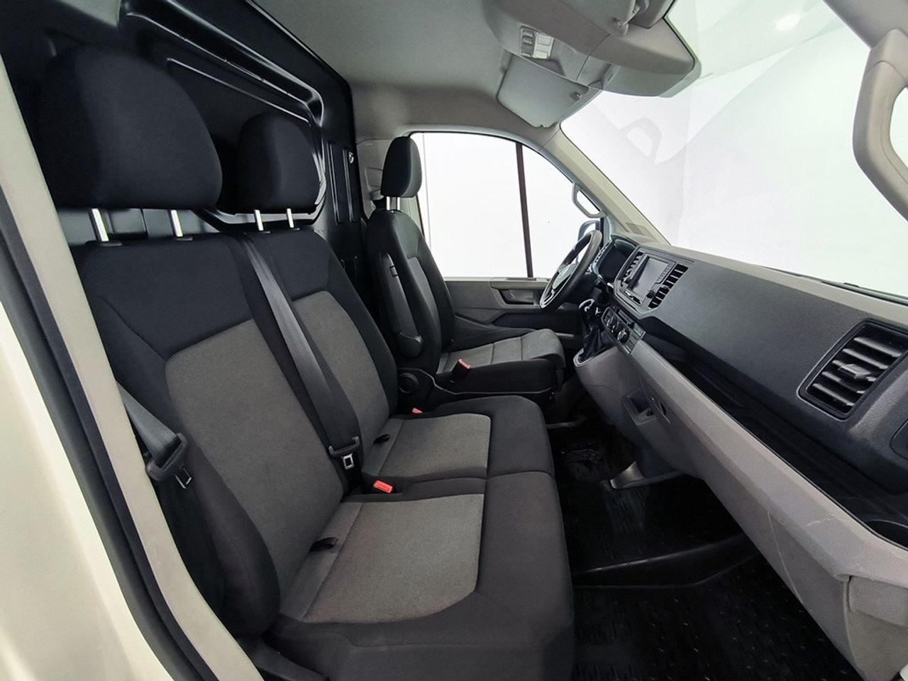 Volkswagen Crafter 2.0 Tdi 140 Cv Dsg L3h2 Furgon - Foto 2