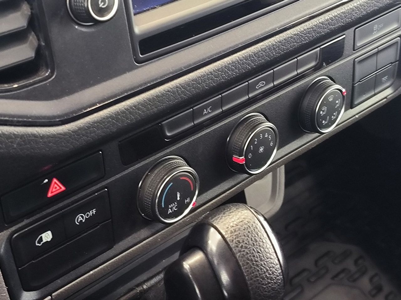 Volkswagen Crafter 2.0 Tdi 140 Cv Dsg L3h2 Furgon - Foto 2