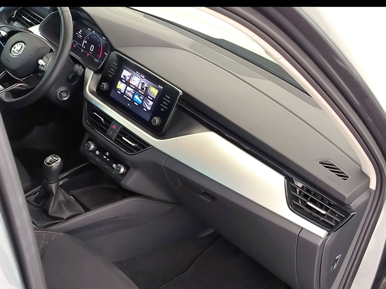 Skoda Kamiq Ambition 1,0 Tsi 81 Kw 110 Cv Manual 6 Vel. - Foto 2