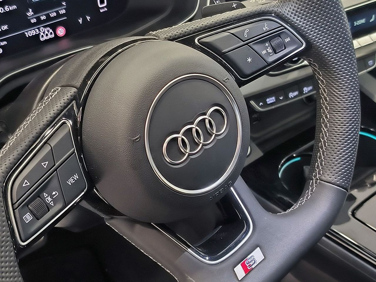 Audi A4 avant 35 tdi 163cv stronic black line limited - Foto 2