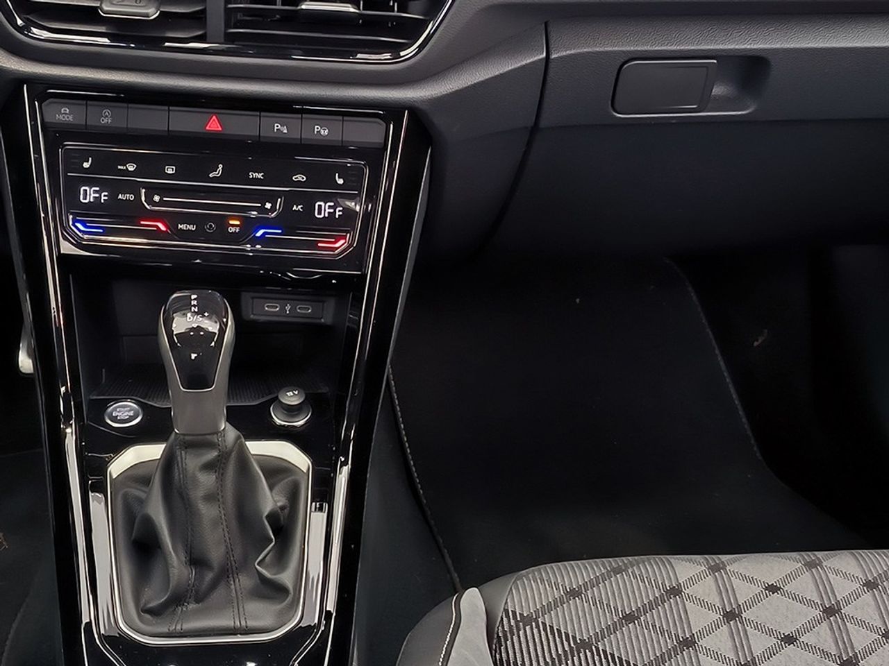 Volkswagen T-Roc 15tsi 150cv dsg r-line - Foto 2