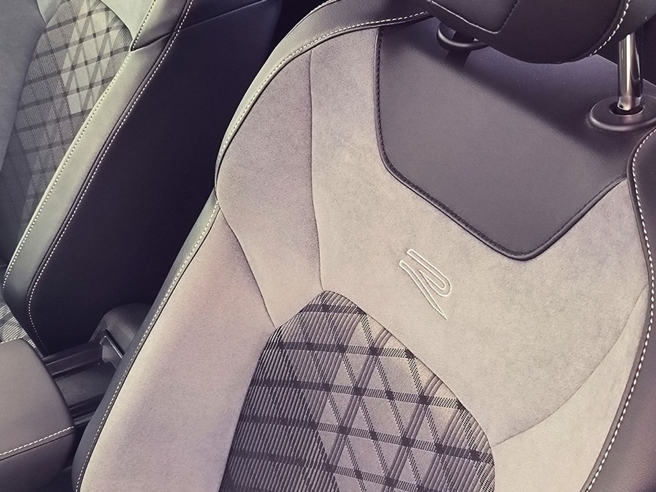 Volkswagen T-Roc 15tsi 150cv dsg r-line - Foto 2