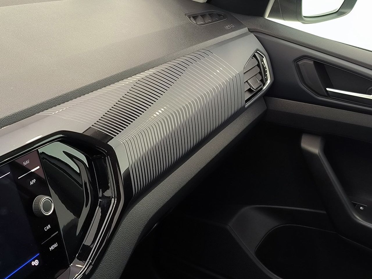 Volkswagen T-Cross 1.0 tsi 110 cv sport - Foto 2