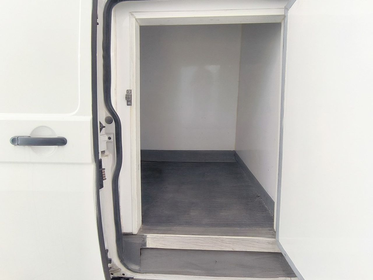 Volkswagen Transporter Furgon Techo Alto Isotermo - Foto 2
