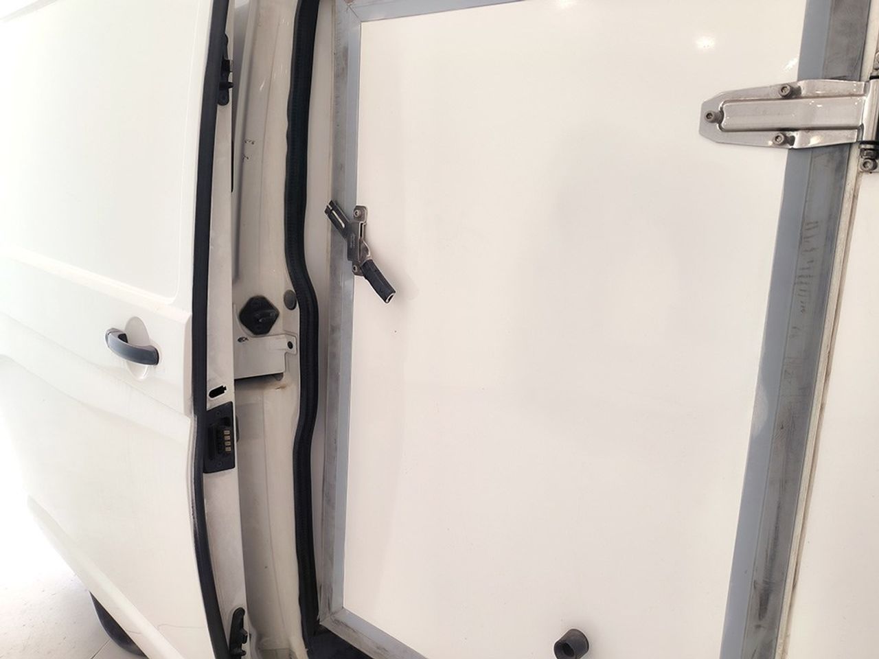Volkswagen Transporter Furgon Techo Alto Isotermo - Foto 2