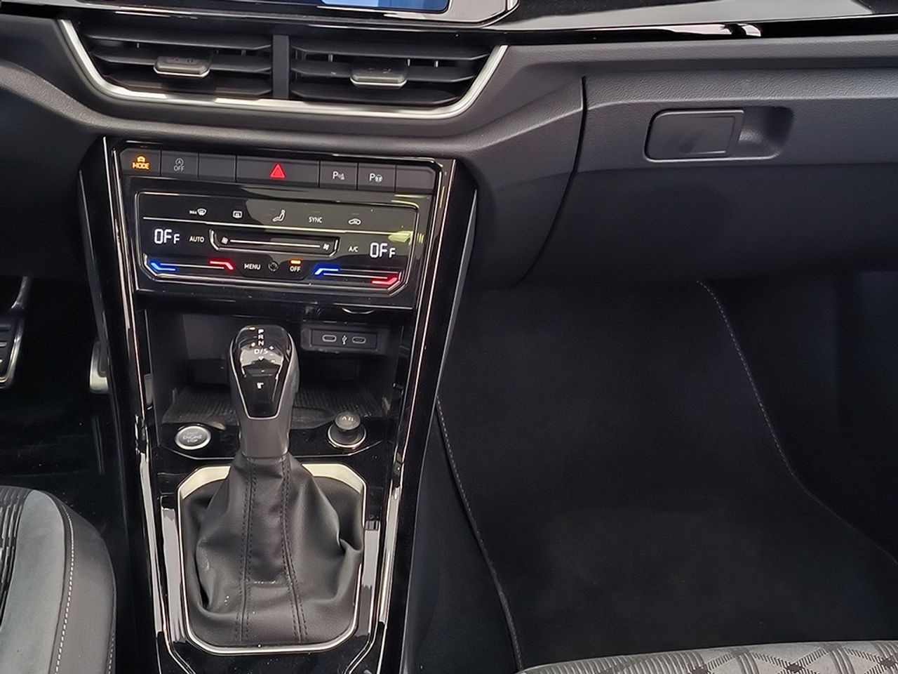 Volkswagen T-Roc 1.5 tsi 150 cv dsg r-line - Foto 2