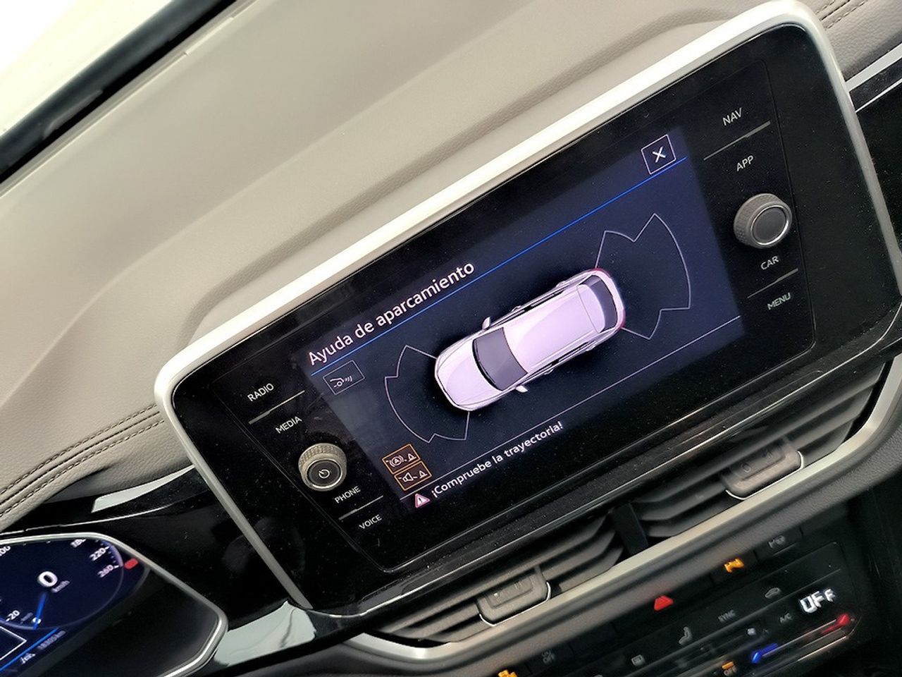 Volkswagen T-Roc 1.5 tsi 150 cv dsg r-line - Foto 2