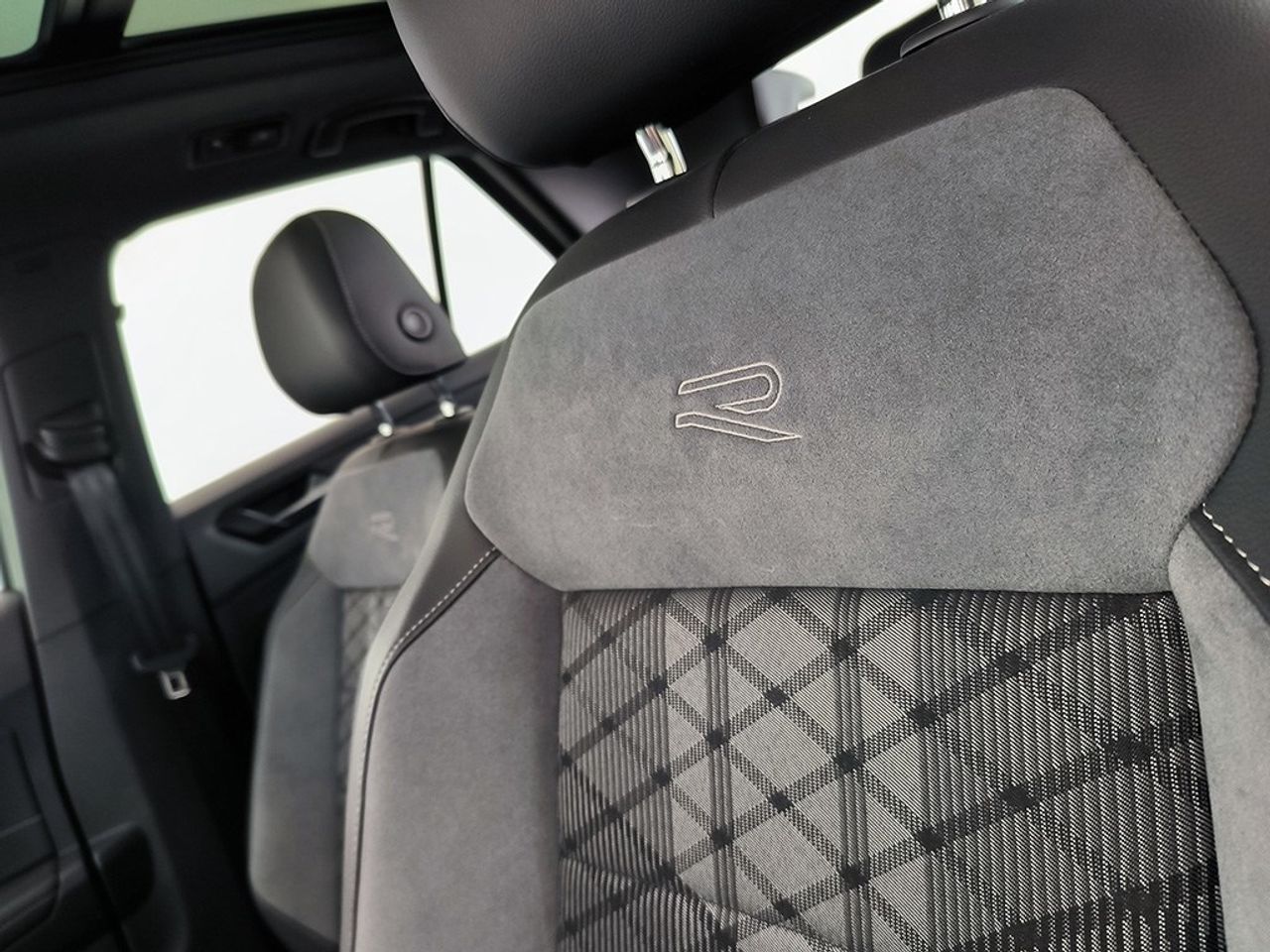 Volkswagen T-Roc 1.5 tsi 150 cv dsg r-line - Foto 2