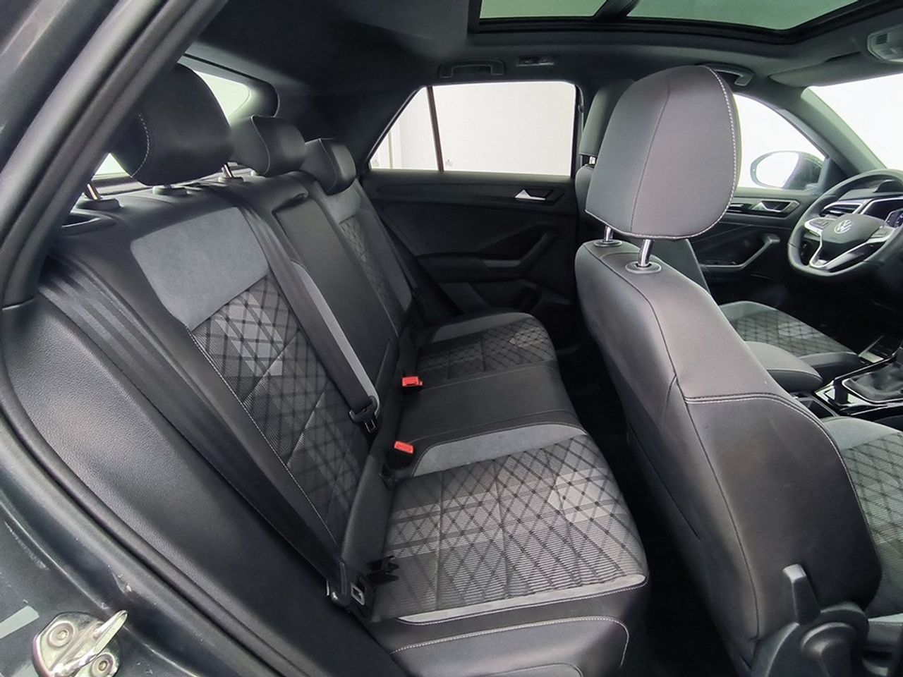 Volkswagen T-Roc 1.5 tsi 150 cv dsg r-line - Foto 2