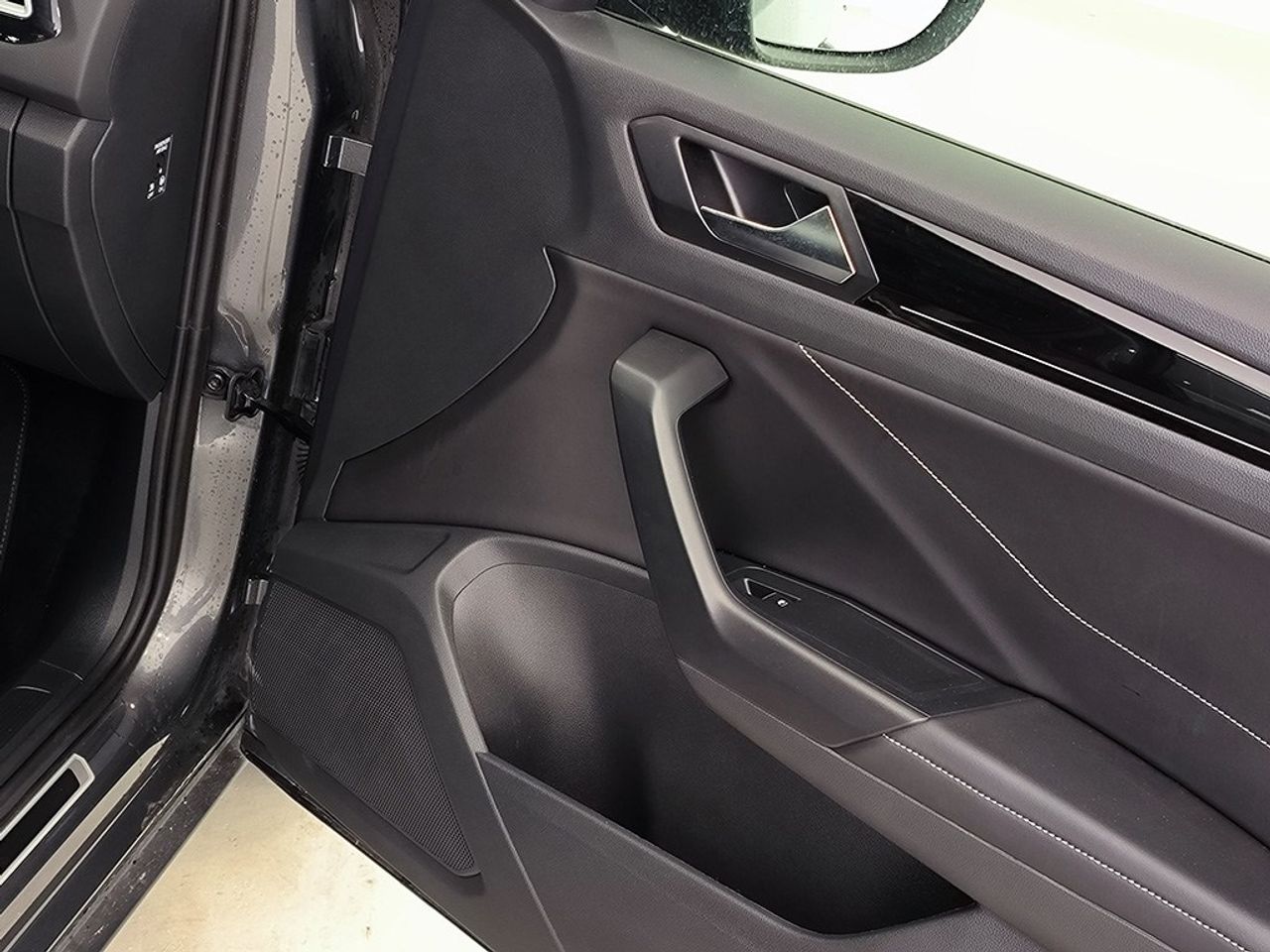 Volkswagen T-Roc 1.5 tsi 150 cv dsg r-line - Foto 2