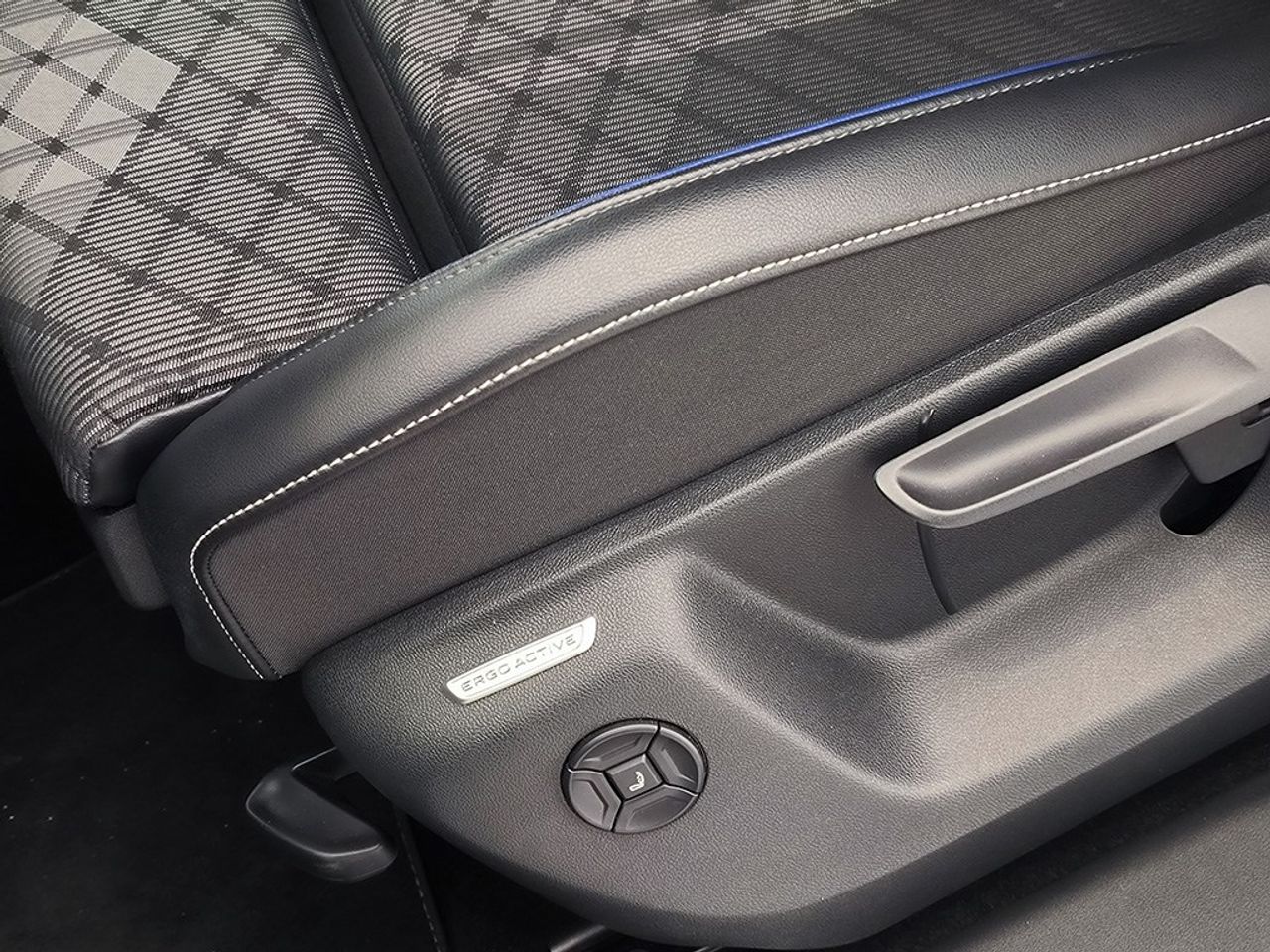 Volkswagen Tiguan 2.0 tdi 150 cv dsg rline - Foto 2