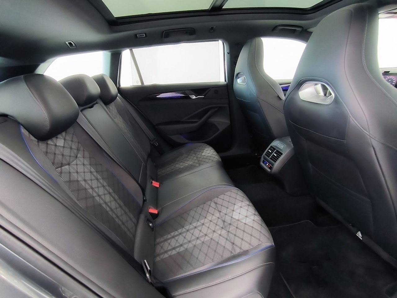 Volkswagen Passat 2.0 tdi 150 cv dsg rline - Foto 2