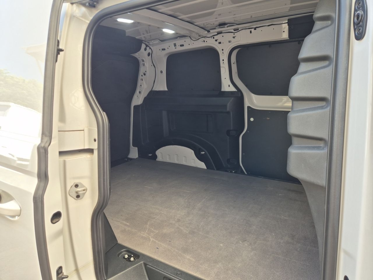 Volkswagen Id.buzz Cargo (150kw) 204cv - Foto 2