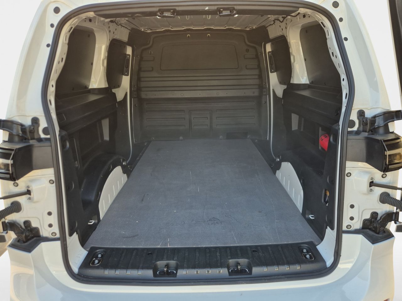 Volkswagen Id.buzz Cargo (150kw) 204cv - Foto 2