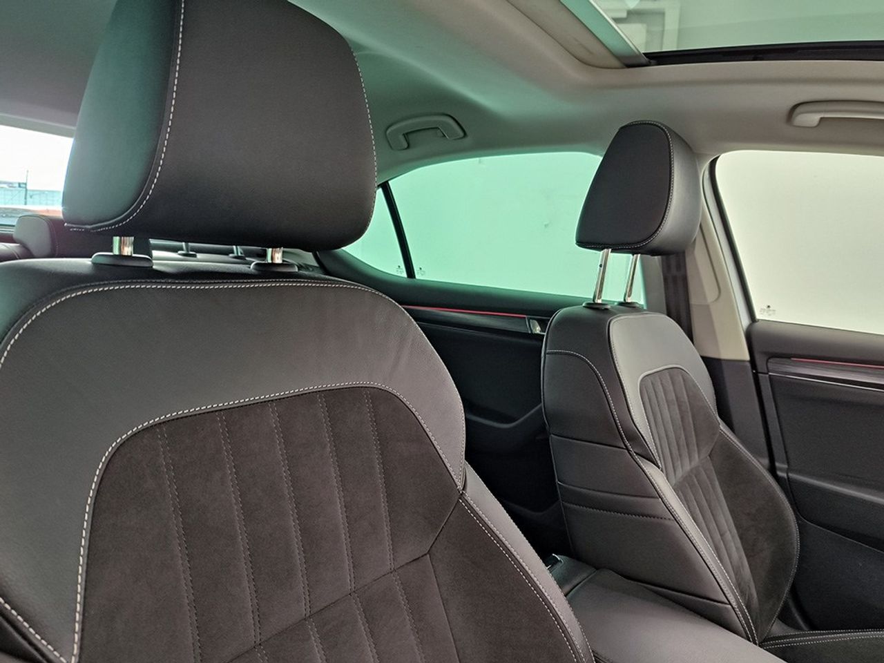 Skoda Superb suberb 2.0 tdi 150 cv dsg style - Foto 2