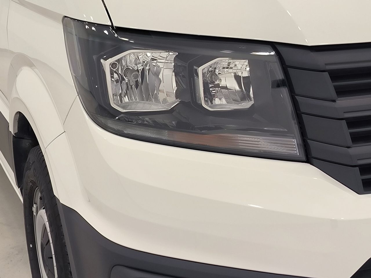 Volkswagen Crafter 35 furgon  batalla media l3h2 2.0 Tdi 140 cv 6 vel. 3500 kg - Foto 2