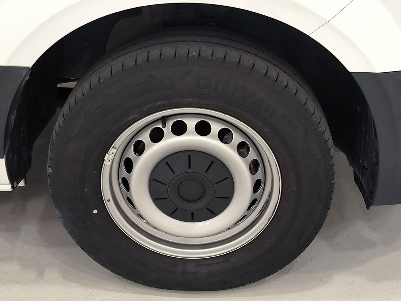 Volkswagen Crafter 35 furgon  batalla media l3h2 2.0 Tdi 140 cv 6 vel. 3500 kg - Foto 2