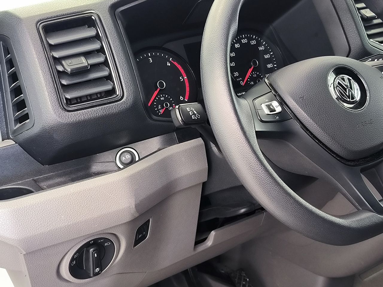 Volkswagen Crafter 35 furgon  batalla media l3h2 2.0 Tdi 140 cv 6 vel. 3500 kg - Foto 2