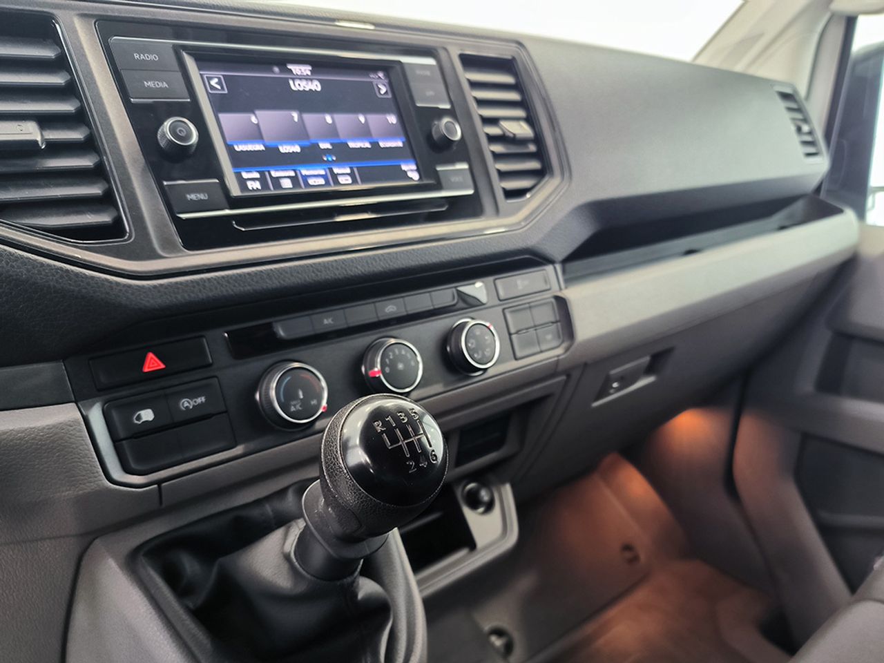 Volkswagen Crafter 35 furgon  batalla media l3h2 2.0 Tdi 140 cv 6 vel. 3500 kg - Foto 2