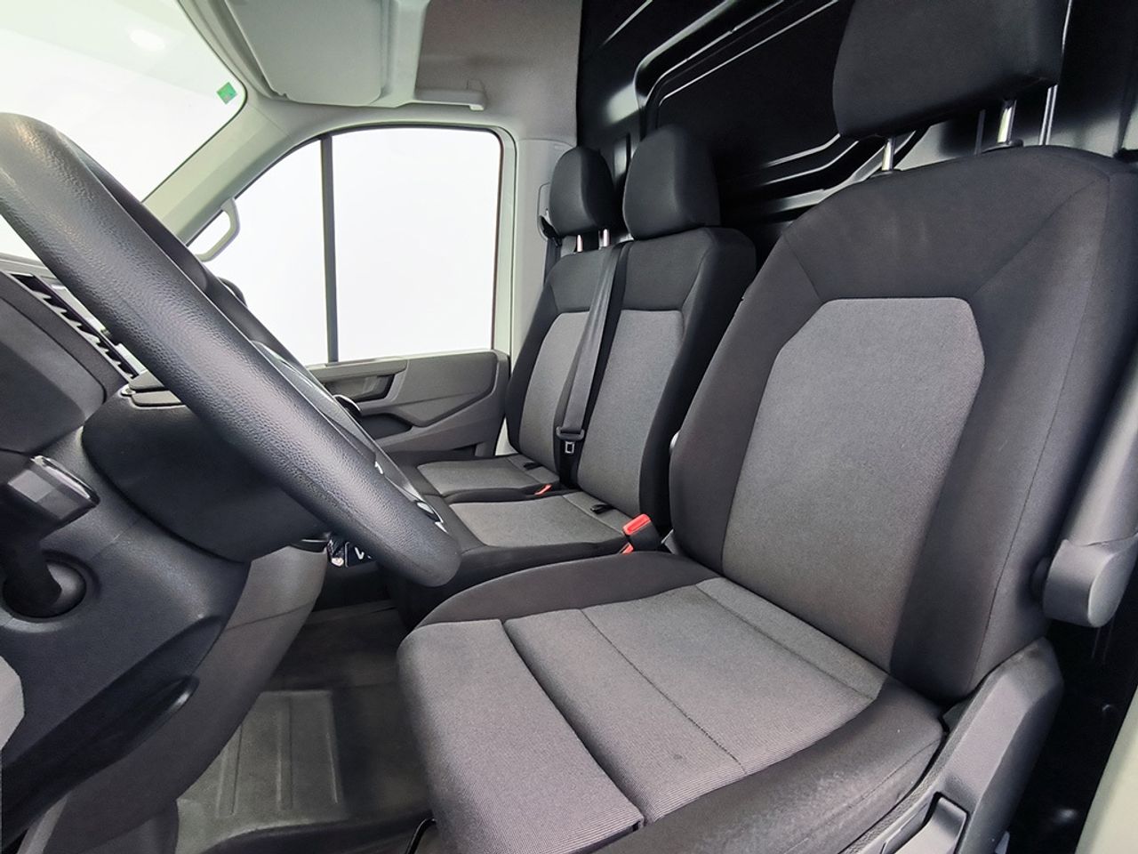 Volkswagen Crafter 35 furgon  batalla media l3h2 2.0 Tdi 140 cv 6 vel. 3500 kg - Foto 2