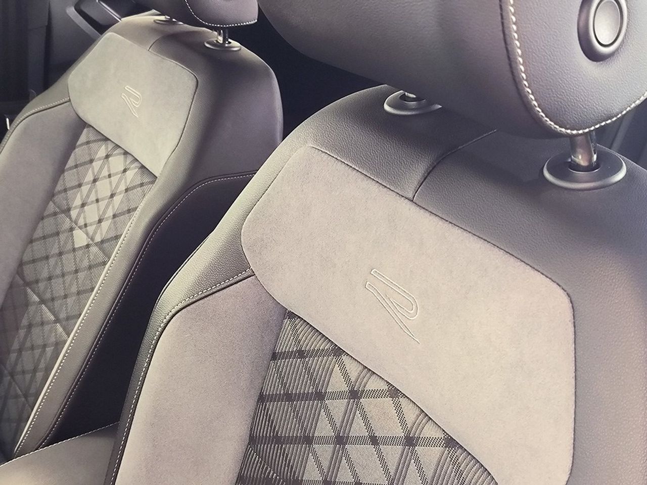 Volkswagen T-Roc 20 tdi 150cv dsg r-line - Foto 2