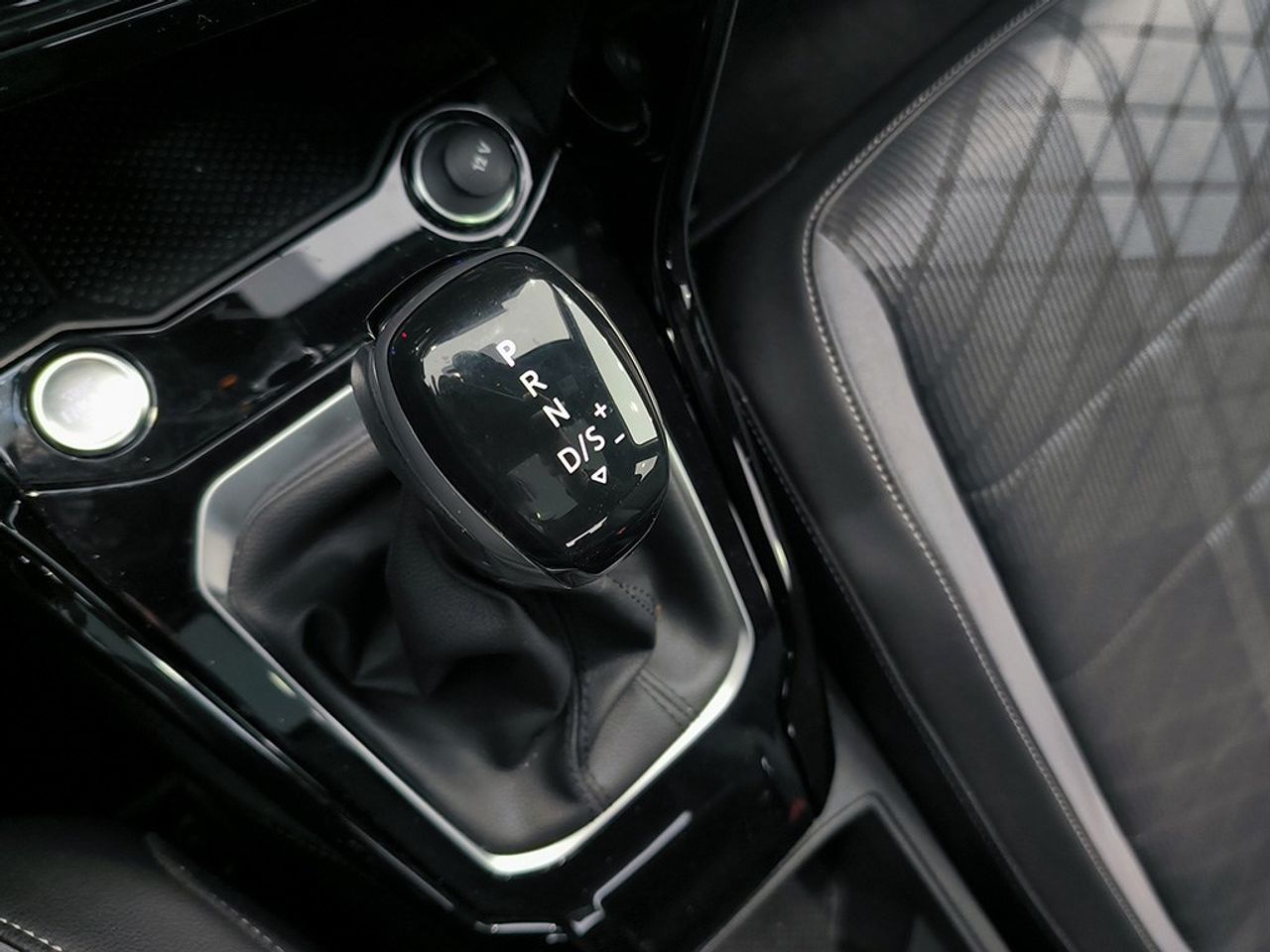 Volkswagen T-Roc 20 tdi 150cv dsg r-line - Foto 2