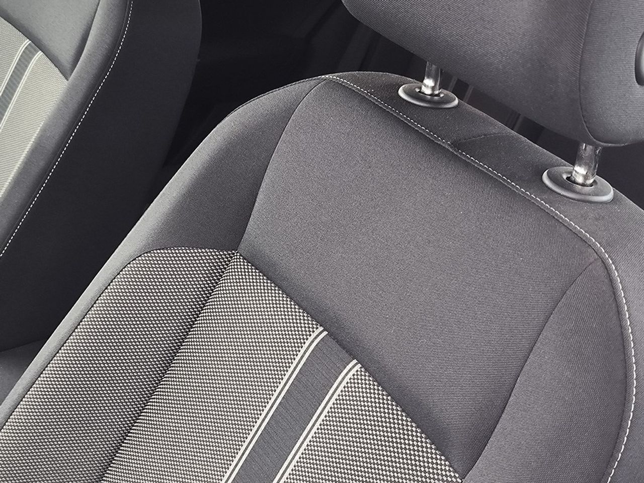 Volkswagen T-Roc 1.5 tsi 150 cv dsg advance r-line - Foto 2