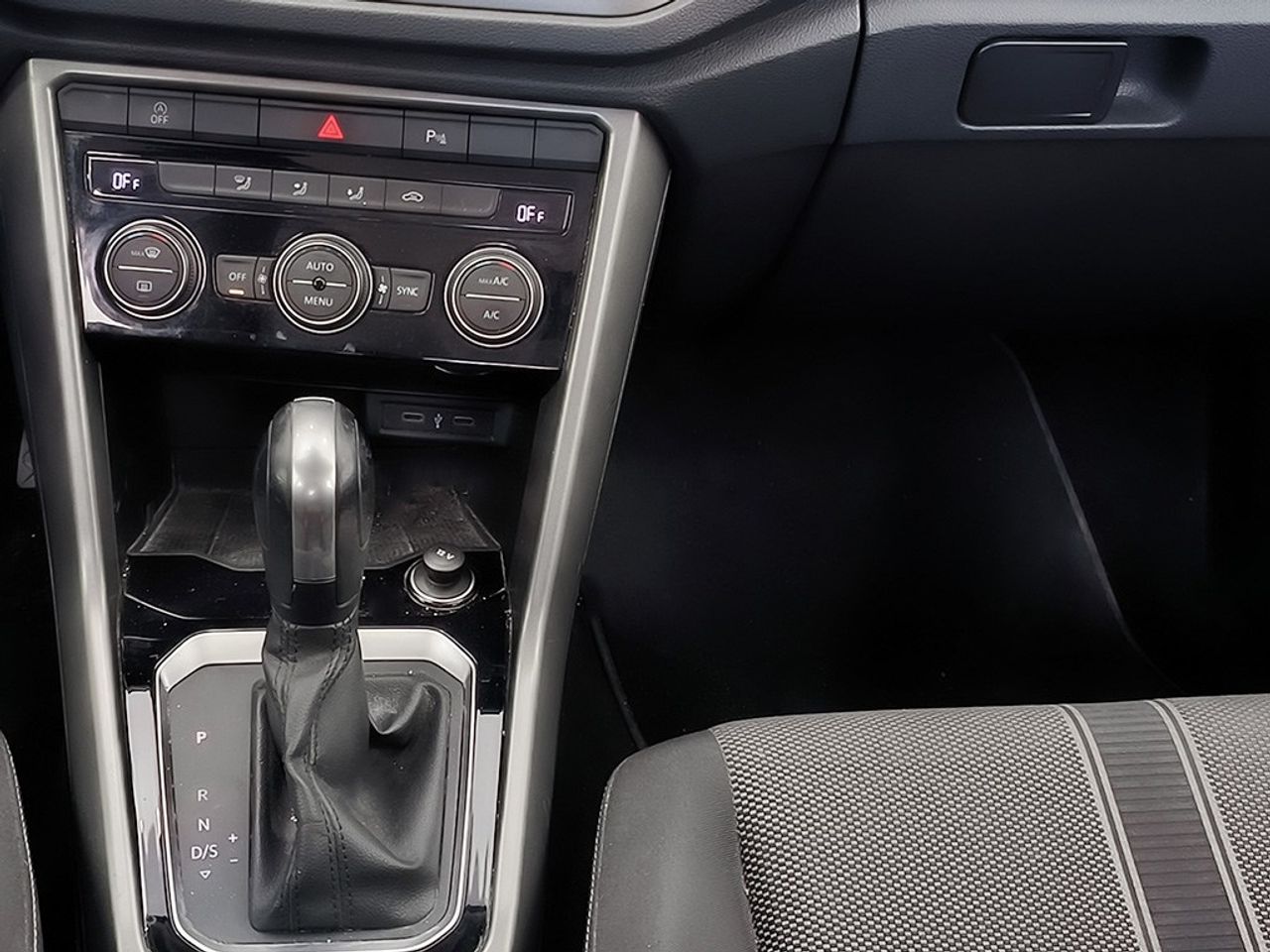 Volkswagen T-Roc 1.5 tsi 150 cv dsg advance r-line - Foto 2