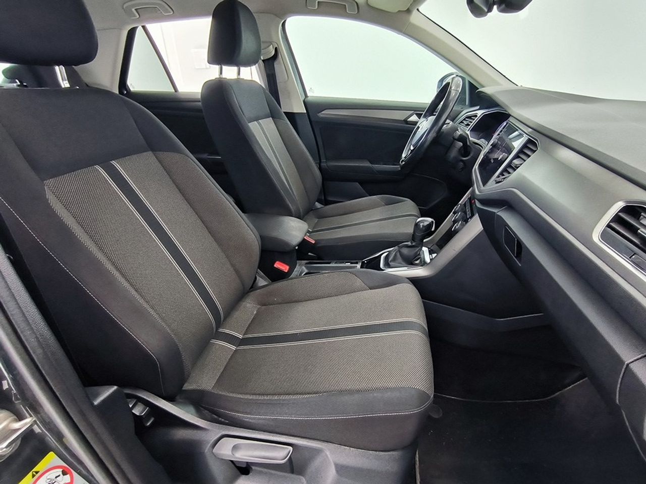 Volkswagen T-Roc 1.5 tsi 150 cv dsg advance r-line - Foto 2