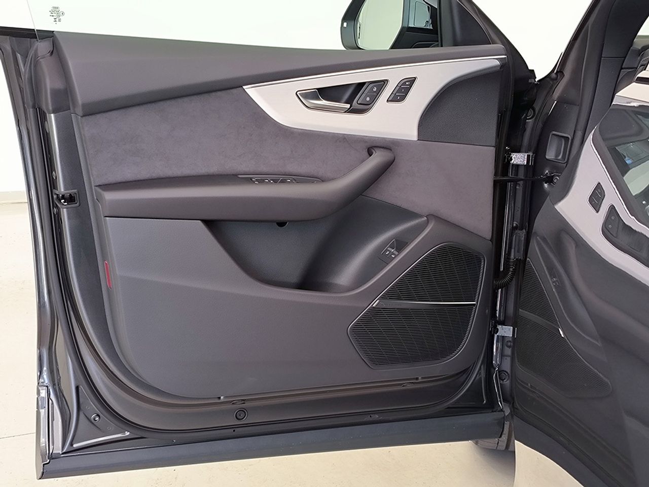 Audi Q8 Suv Black Line Tfsi E Quattro 290 Kw Tipt - Foto 2