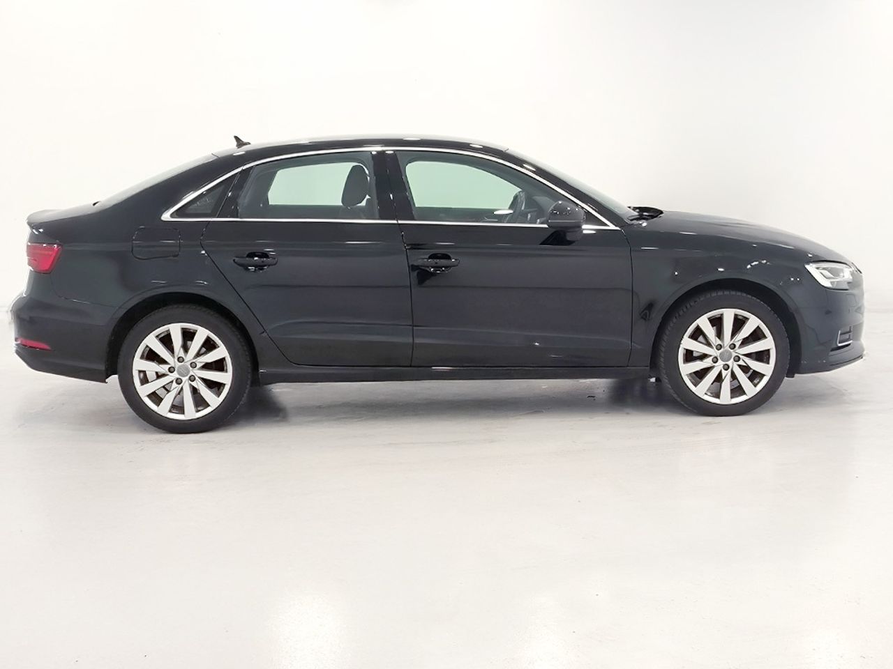 Audi A3 Sedan 35 Tfsi 150 Cv Design - Foto 2