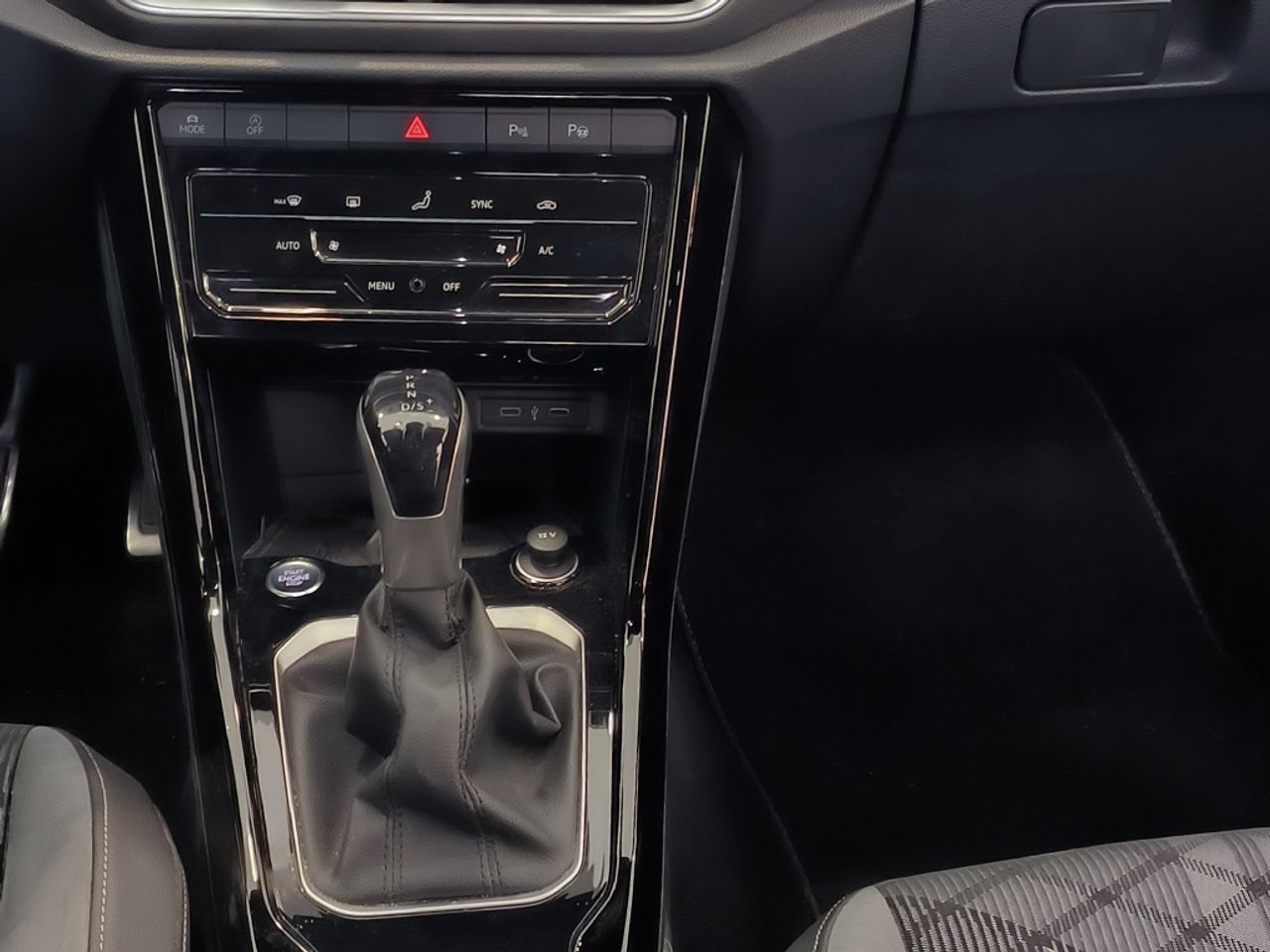 Volkswagen T-Roc 1.5 tsi 150 cv dsg r-line - Foto 2