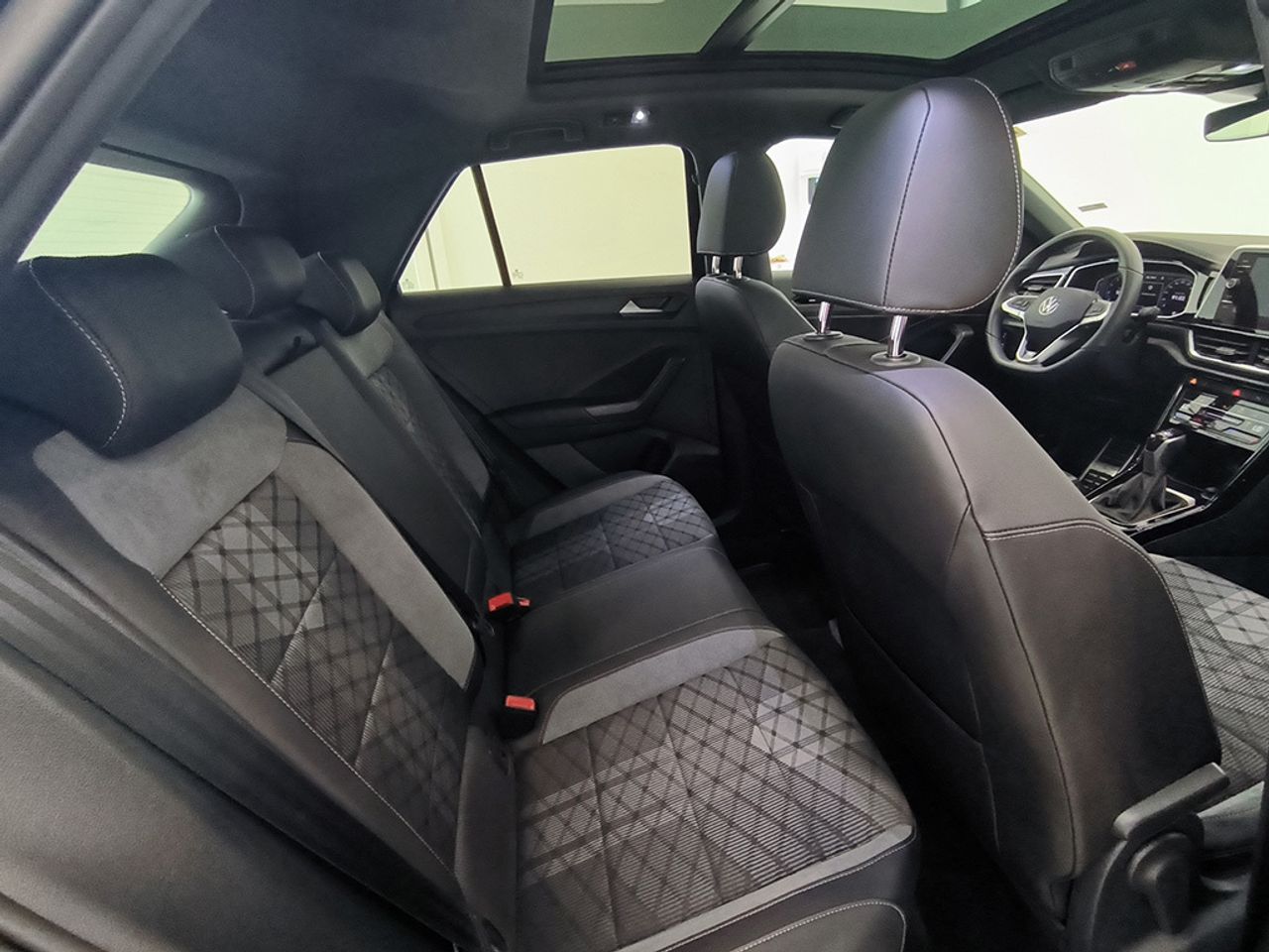 Volkswagen T-Roc 1.5 tsi 150 cv dsg r-line - Foto 2