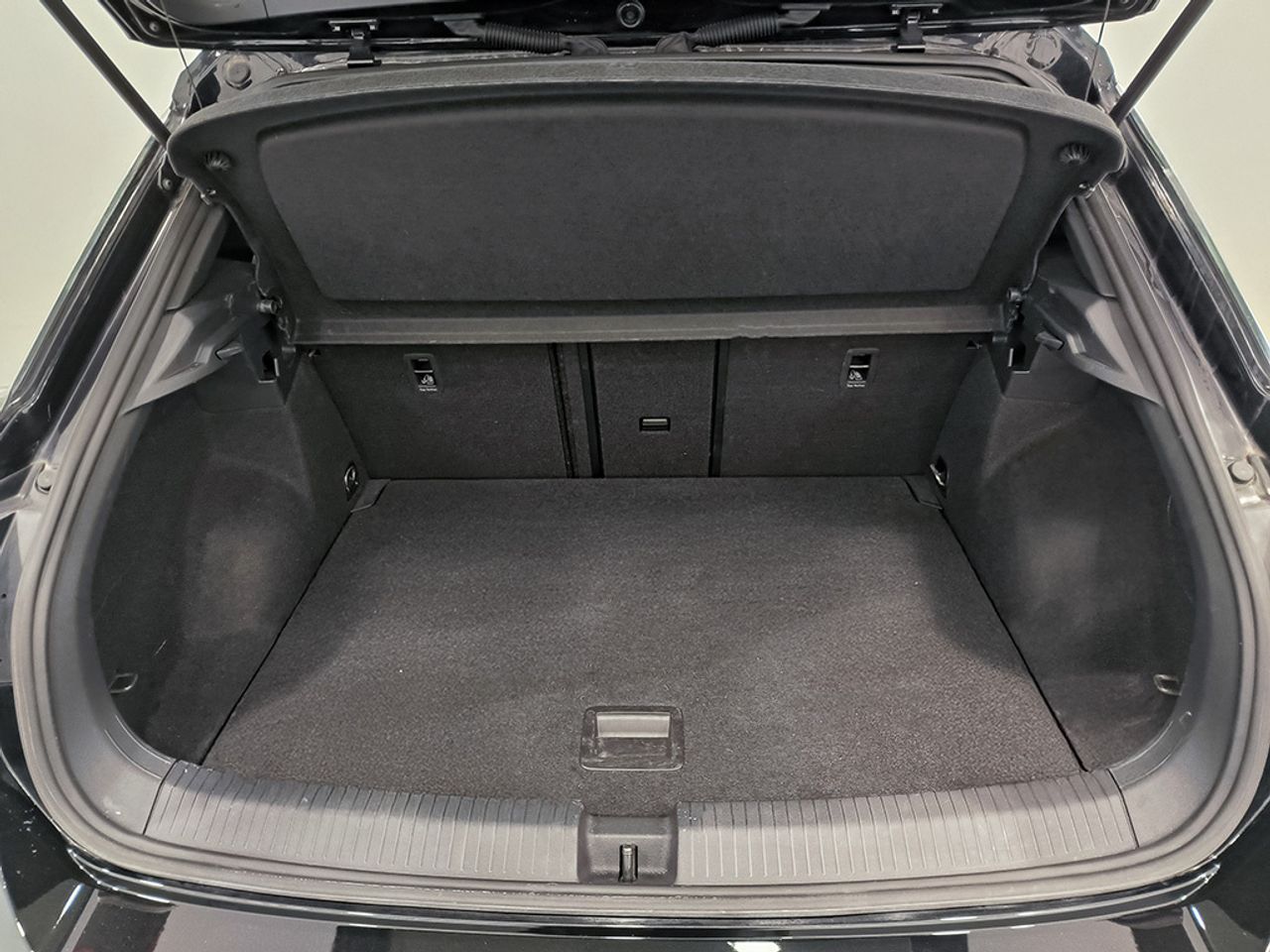 Volkswagen T-Roc 1.5 tsi 150 cv dsg r-line - Foto 2