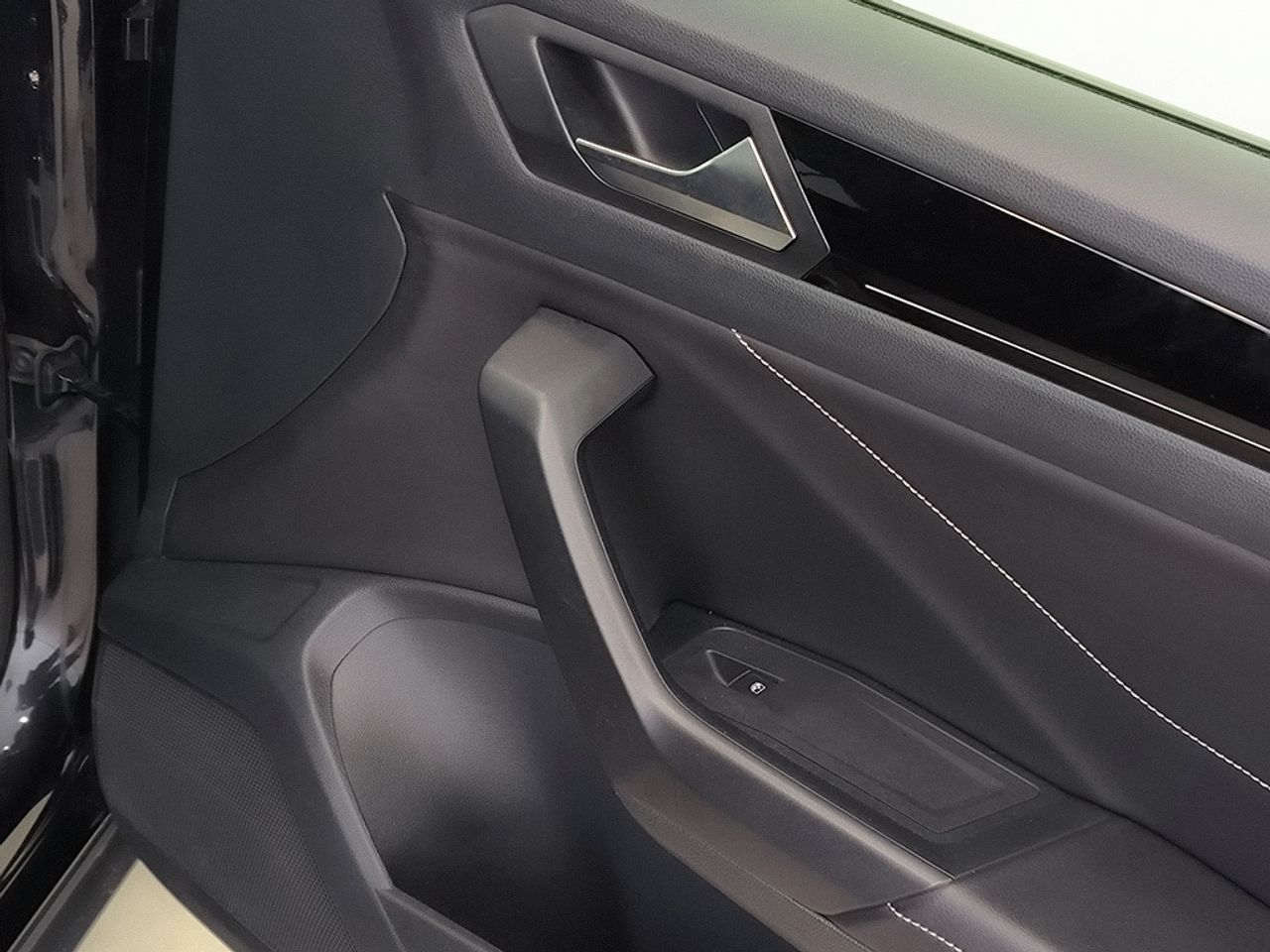 Volkswagen T-Roc 1.5 tsi 150 cv dsg r-line - Foto 2