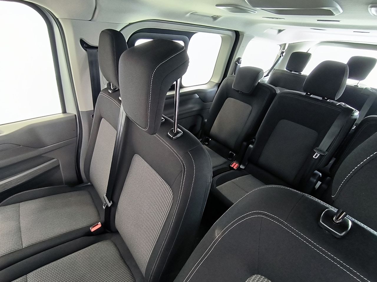 Volkswagen Caravelle 2.0 Tdi 150 Cv Automatica 8 Velocidades - Foto 2