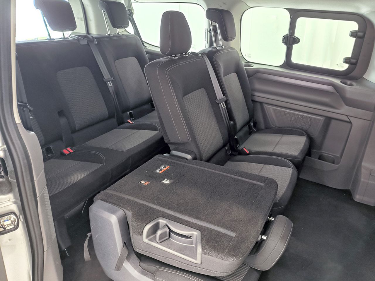 Volkswagen Caravelle 2.0 Tdi 150 Cv Automatica 8 Velocidades - Foto 2