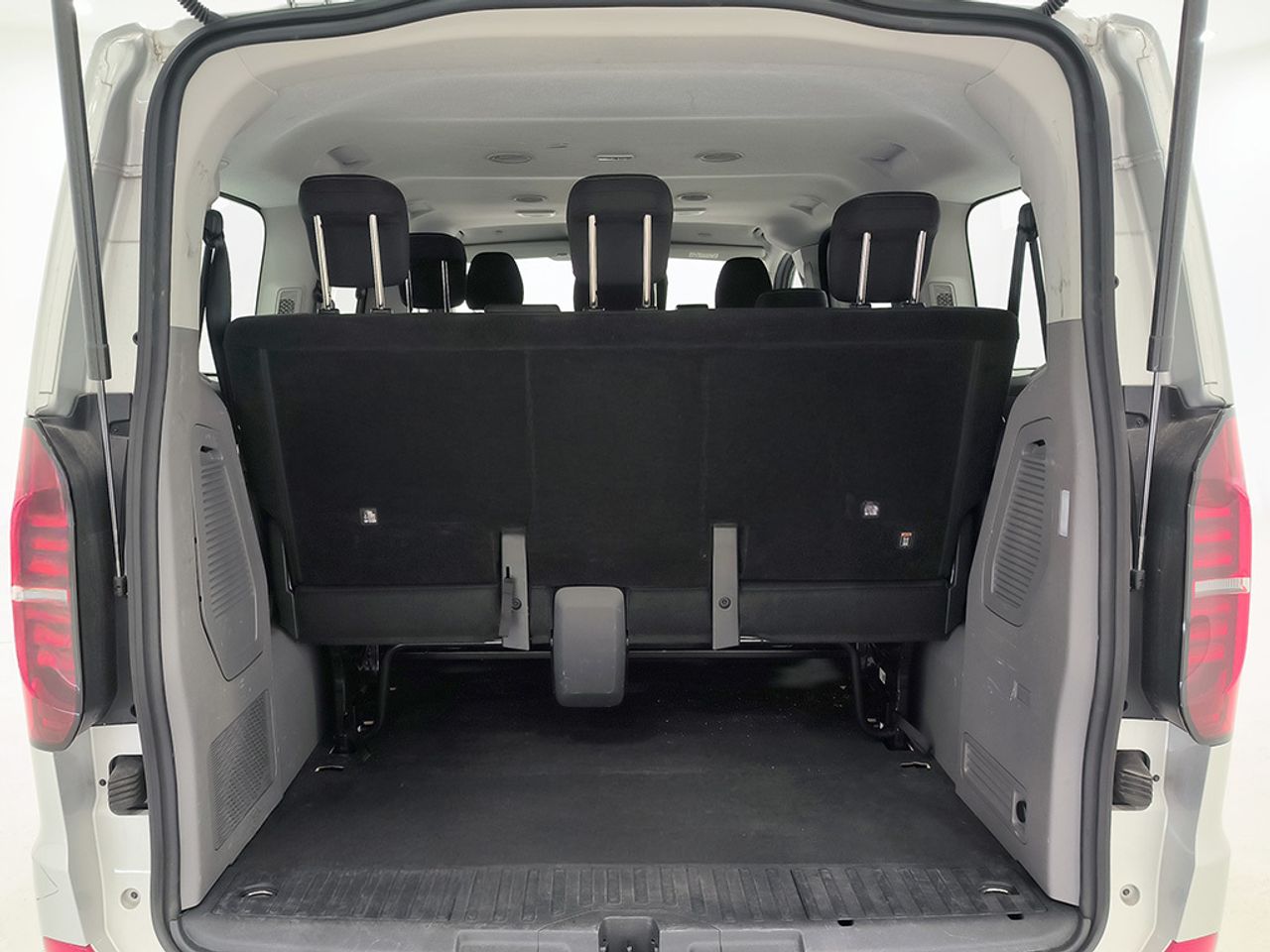 Volkswagen Caravelle 2.0 Tdi 150 Cv Automatica 8 Velocidades - Foto 2