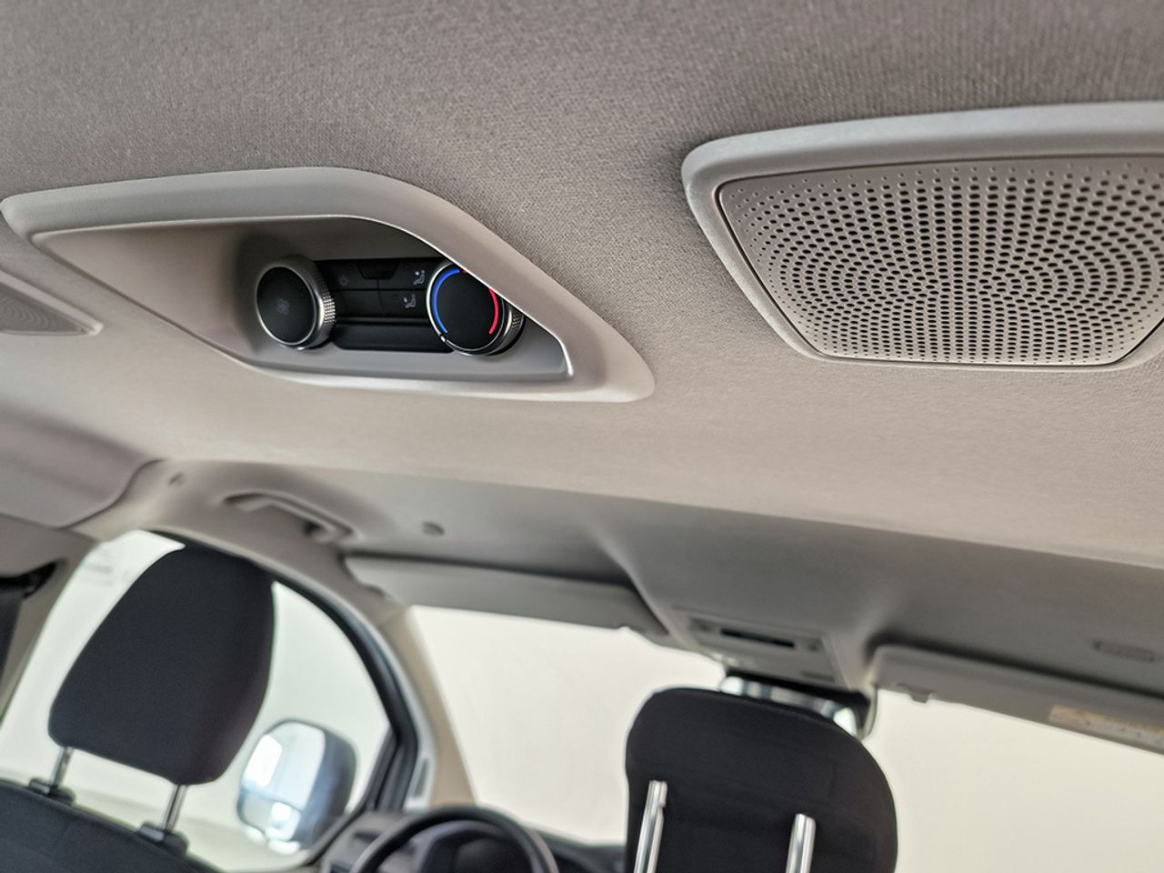 Volkswagen Caravelle 2.0 Tdi 150 Cv Automatica 8 Velocidades - Foto 2