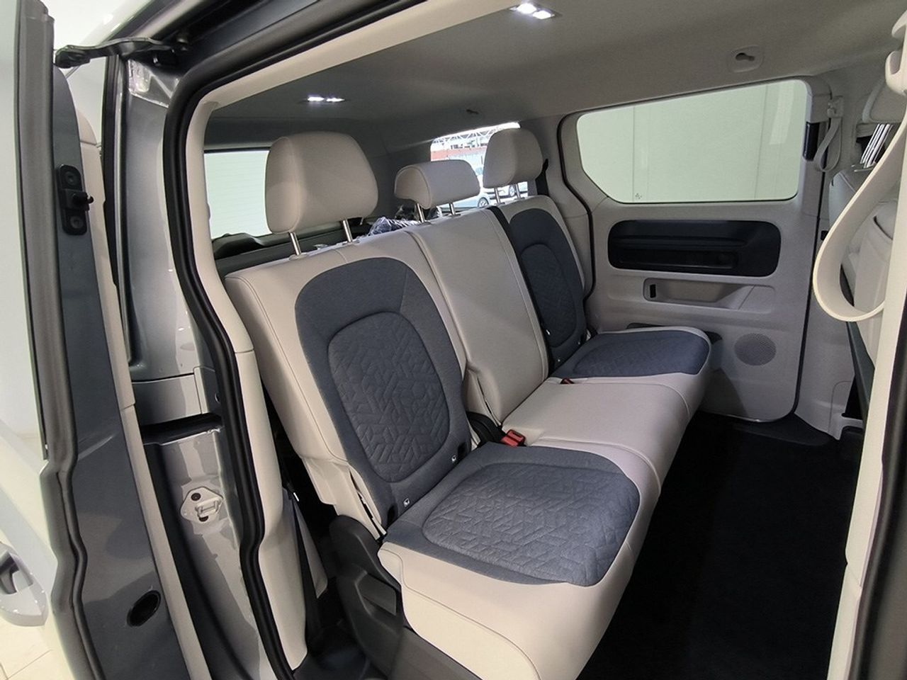 Volkswagen Id.buzz Pro 204cv 77kw - Foto 2
