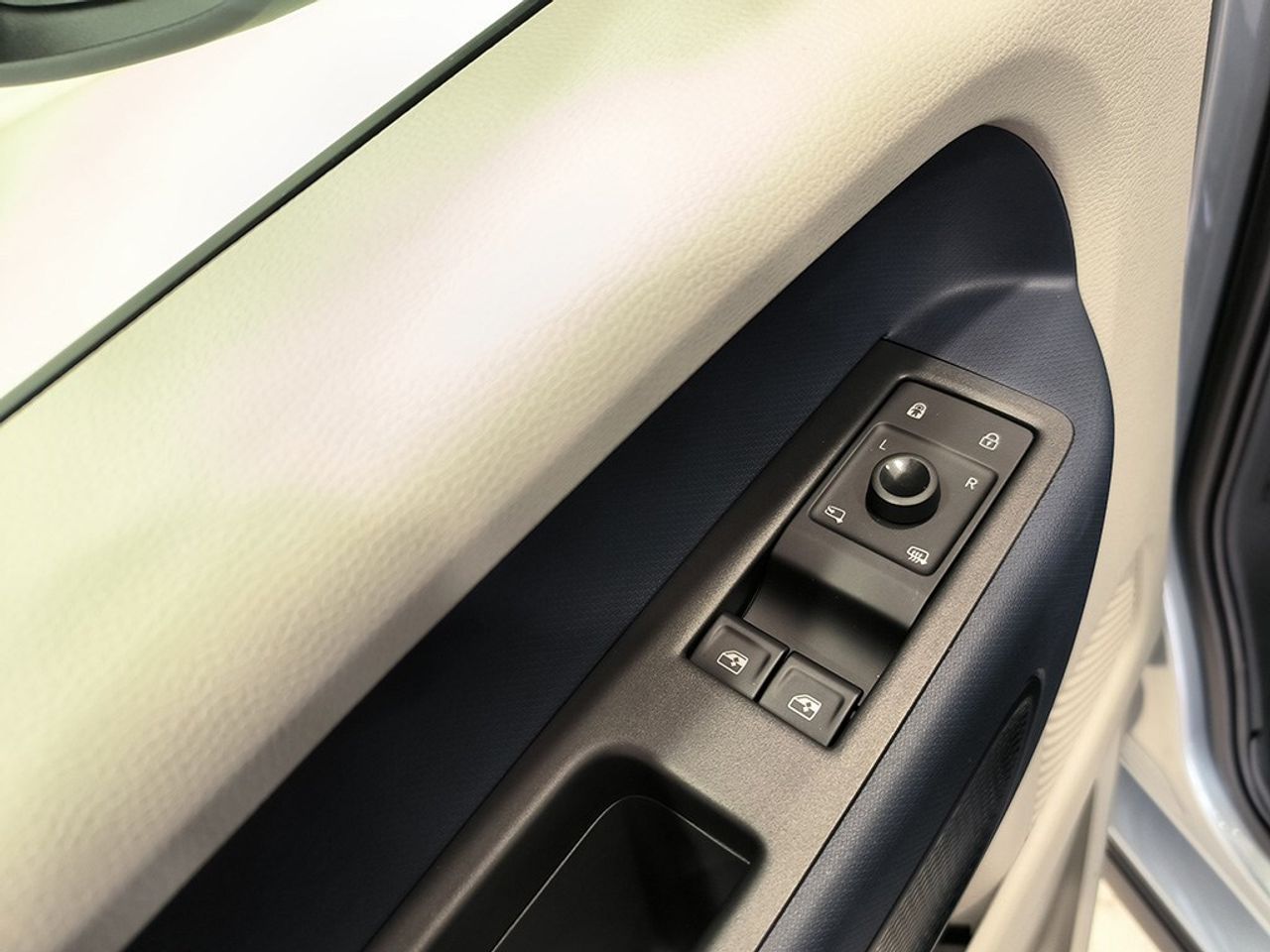 Volkswagen Id.buzz Pro 204cv 77kw - Foto 2